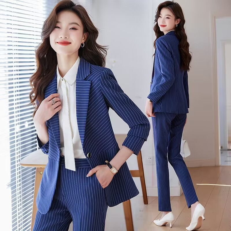 Costume rayé bleu pour femme 2 - Women'S Formal Wear Stores avis et prix