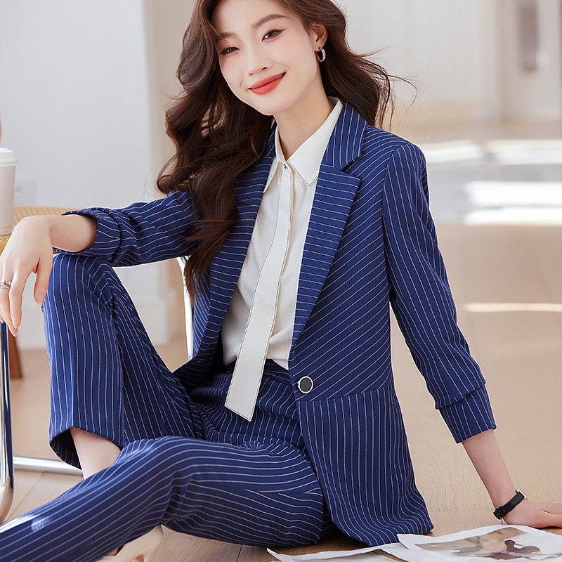 Costume rayé bleu pour femme 2 - Women'S Formal Wear Stores avis et prix