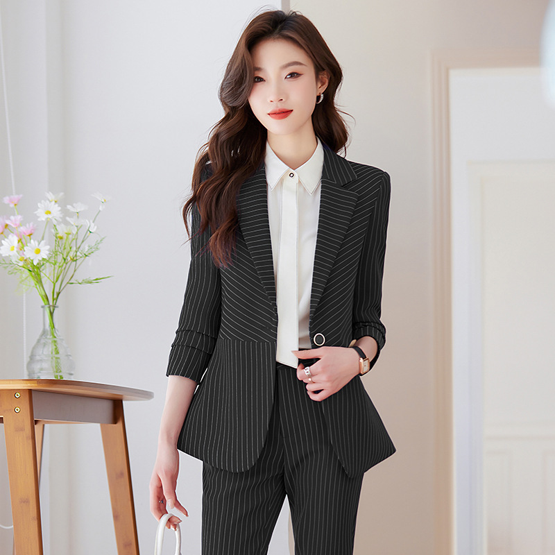 Costume rayé bleu pour femme 2 - Women'S Formal Wear Stores avis et prix